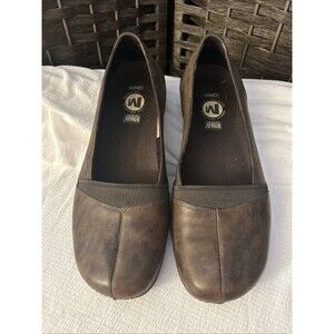 Merrell Womens sz 8 Apure Brown Leather Ortholite QForm Casual flats Loafers